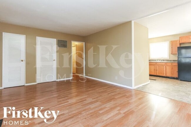 Building Photo - 208 Crestwood Dr