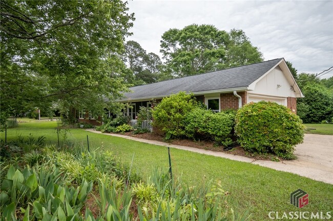 Foto del edificio - 1500 Crooked Creek Rd
