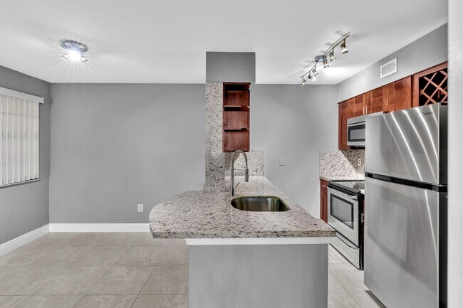 Foto del edificio - 2880 N Oakland Forest Dr