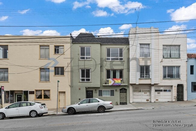 Building Photo - Unit A