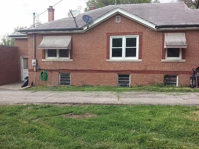 Building Photo - 2710 S Westport Rd