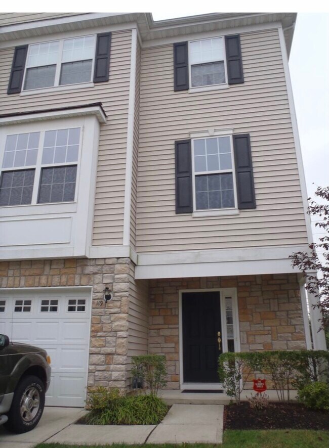 Building Photo - 119 Acorn Dr