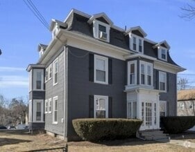 Building Photo - 72 Linden St