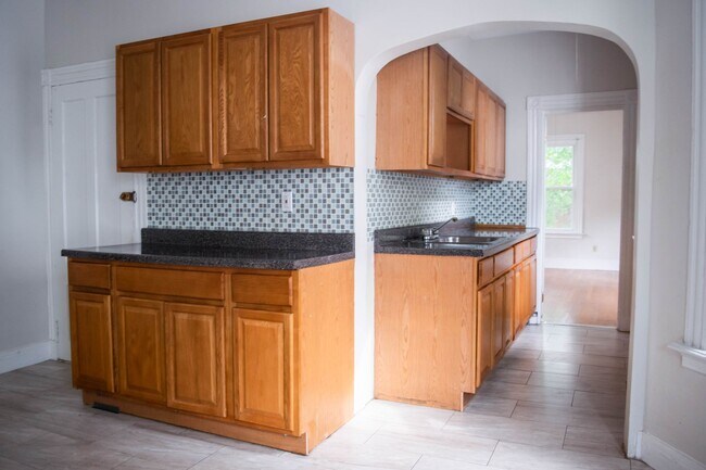 Building Photo - 697