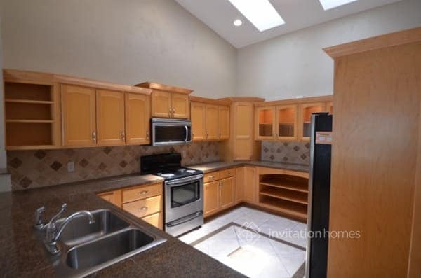 Building Photo - 3160 La Mirage Dr