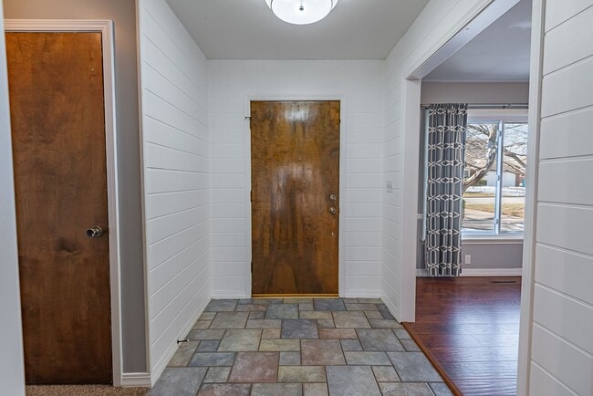 Building Photo - 3 Bed 2.5 Bath Springfield, MO