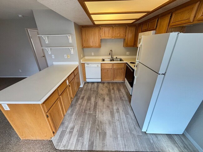 Foto del edificio - Beautiful 2BED/2BATH Condo near The Lakes