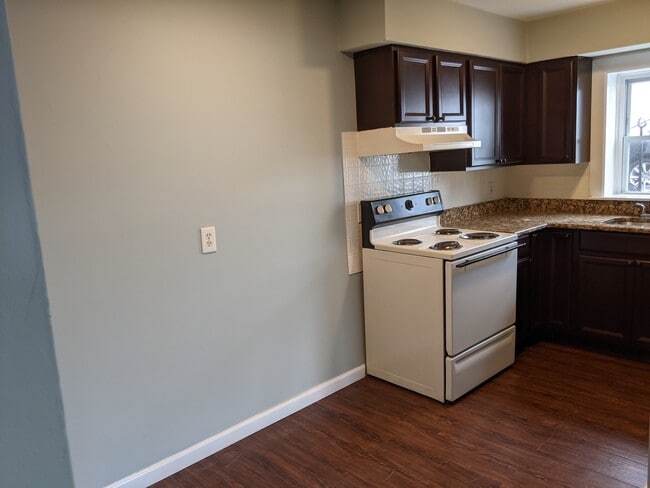 Kitchen - 203 2nd Ave