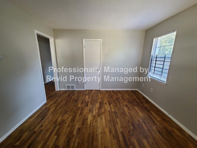 Foto del edificio - 4989 Wilburn Ave