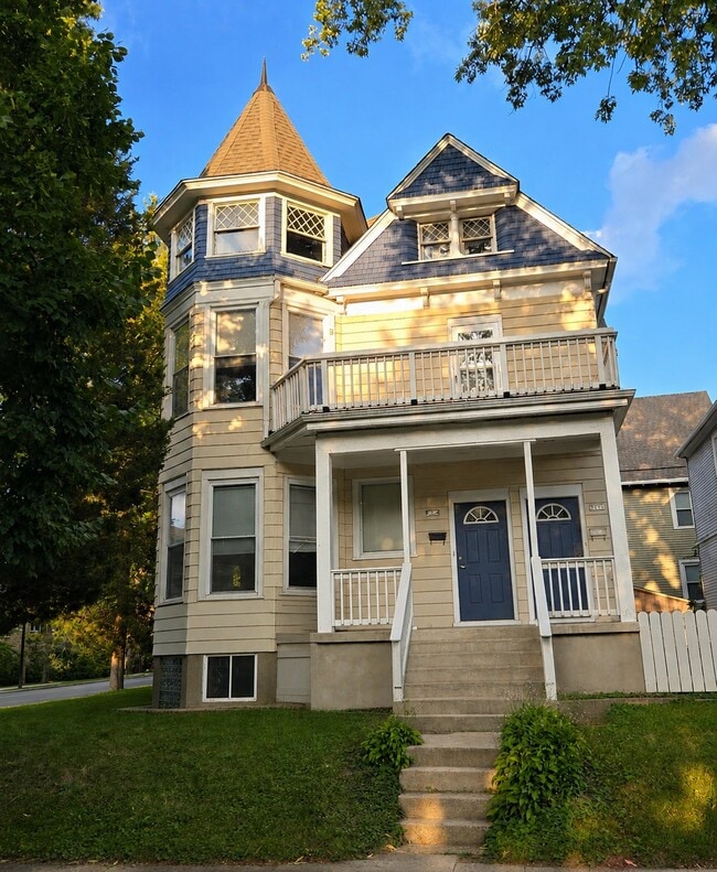Building Photo - 2592 N Murray Ave