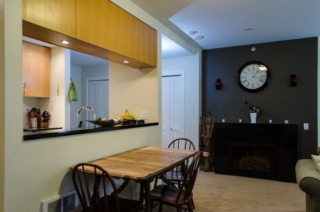 Foto del edificio - 2721 1st Ave