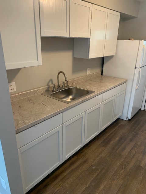 brand new kitchen cabinets and counter - 1 Cumnor Rd