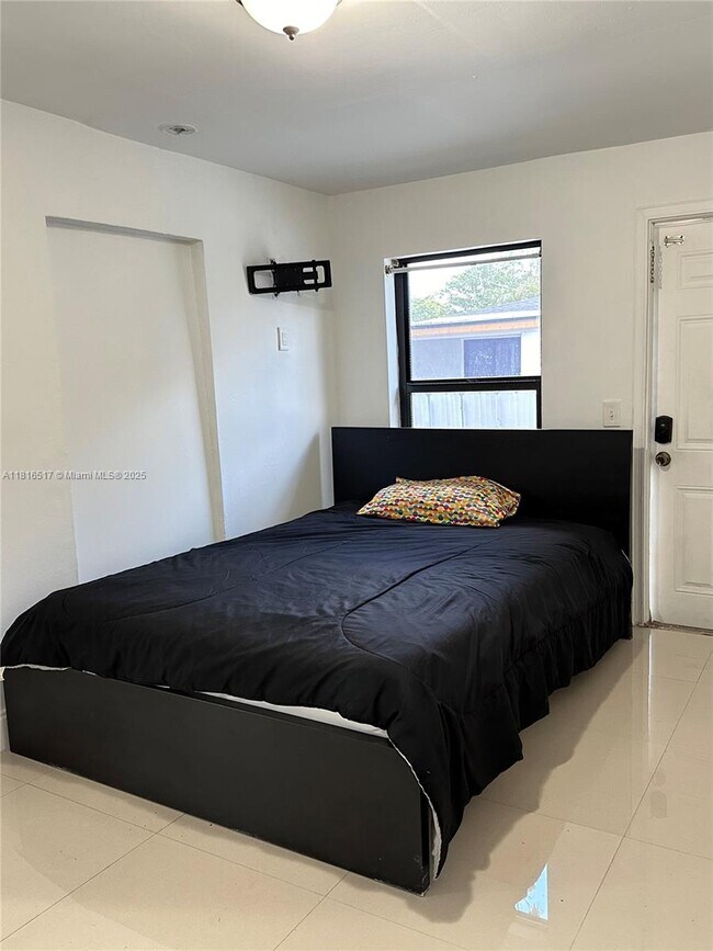 Foto del edificio - 2467 NW 95th Ter