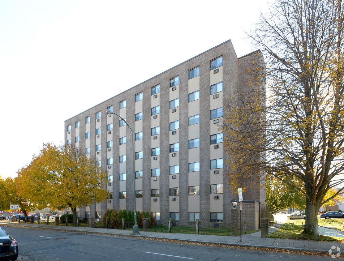 Building Photo - Bedford Towers