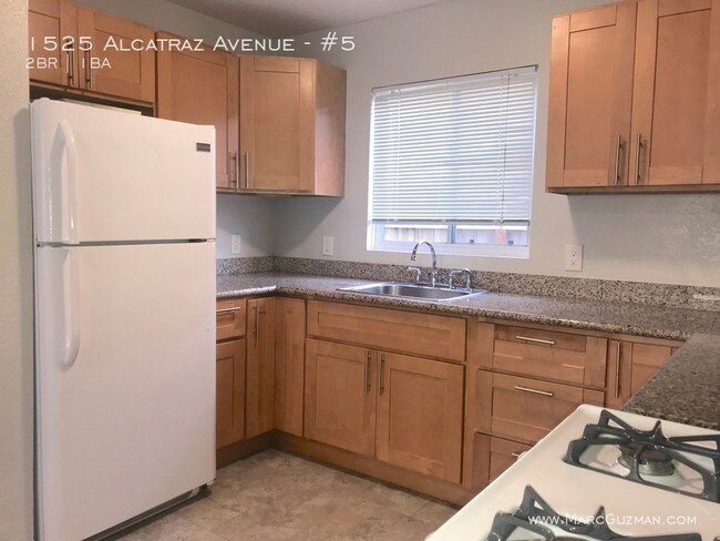 Building Photo - Lower Level Two Bed Apartment Near Ashby BART