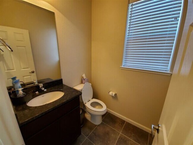 Building Photo - Spacious Home in North Reno - Conveniently...