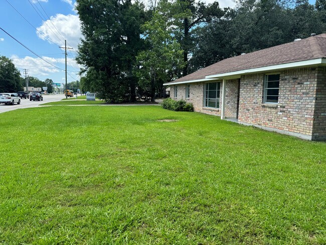 Frente - 14747 S Harrells Ferry Rd