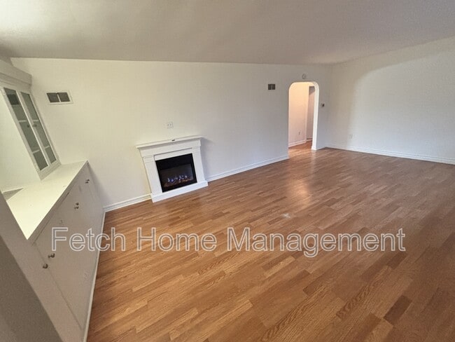 Foto del edificio - 1766 Linwood Ave