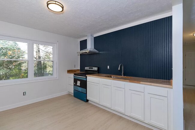 Foto del edificio - CUTE COZY HOME READY FOR RENT FROM MAY 10TH!