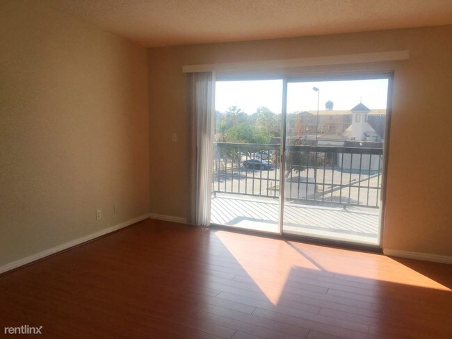 Building Photo - 2061 Las Vegas Ave