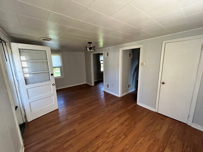 Building Photo - 429 Camp Strause Rd