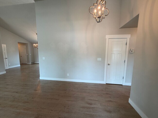 Building Photo - 416 W 2070 N