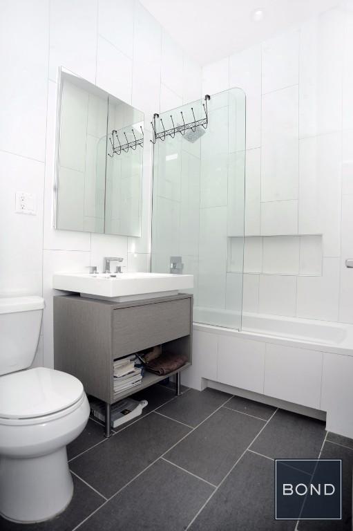 Building Photo - 210 Java St