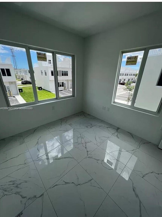 Building Photo - 25859 SW 144th Ct