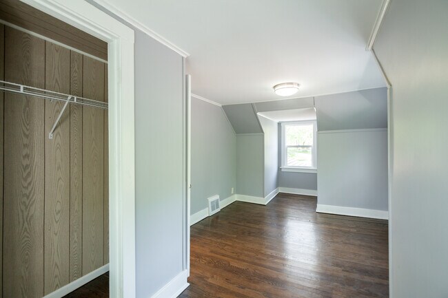 Building Photo - 7703 Ravina Dr