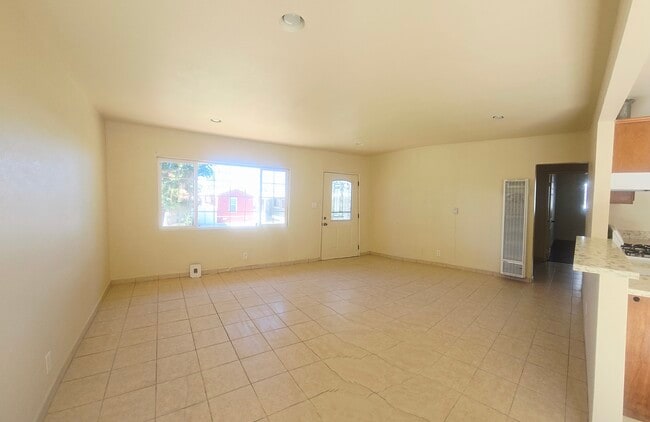 Building Photo - 4868 Oregon Ave