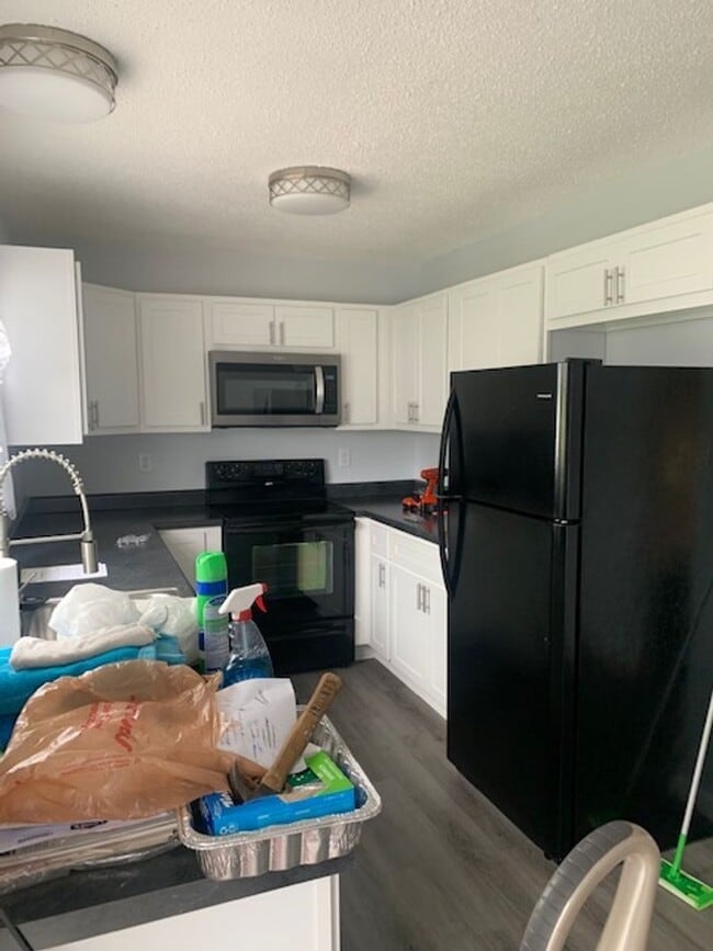 Building Photo - GORGEOUS CONDO!