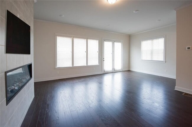 Building Photo - 637 Avondale Creek Dr.
