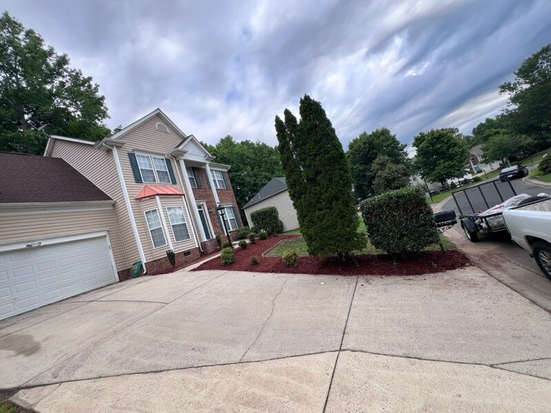 Foto principal - 12408 Olde Mill Stream Ct