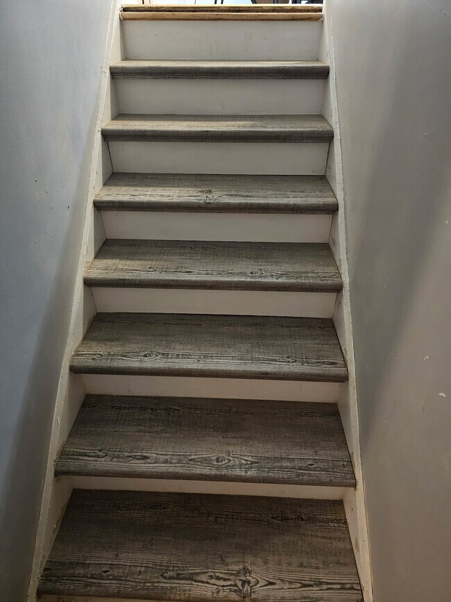 Building Photo - 608 Old Pine Rd