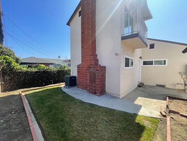 Photo - 1813 W Arbutus St Apartment