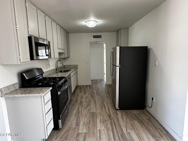 Building Photo - 1405 Prairie Dr