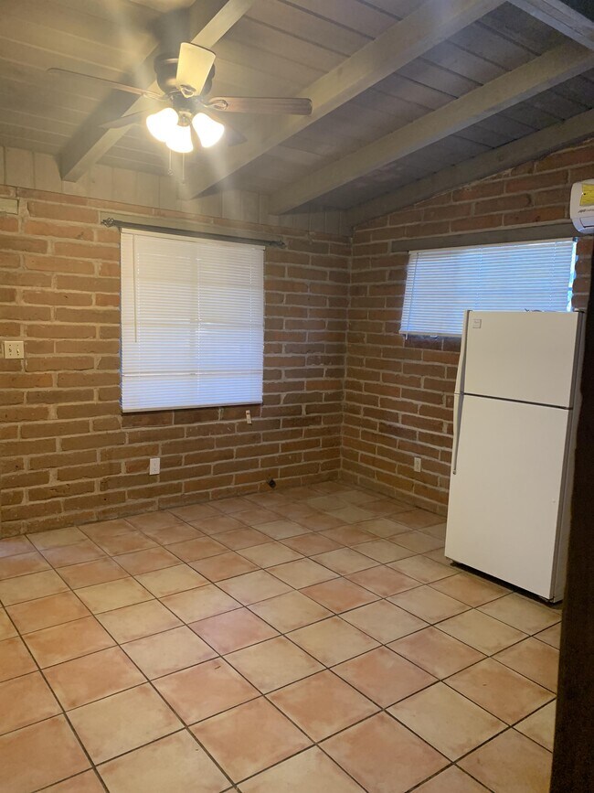 Foto del edificio - 2537 E Elm St