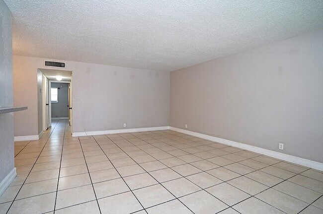 Foto del edificio - 4160 NW 21st St