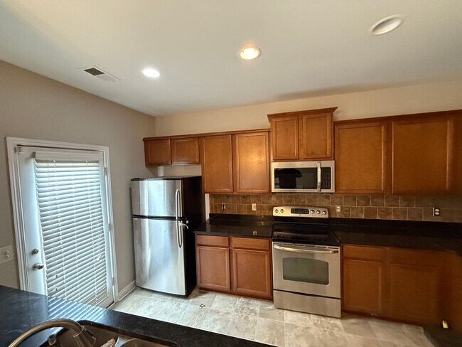 Foto del edificio - Modern Townhome in Steele Creek – Walkable...