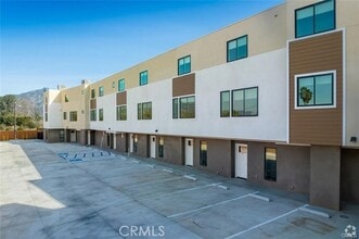 Building Photo - 4251 Live Oak Ave