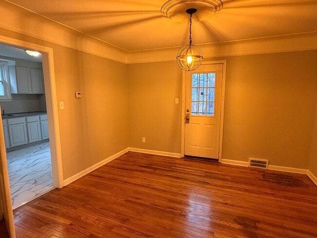 Building Photo - Updated Detroit home now available!