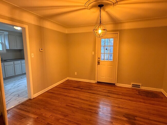 Foto del edificio - Updated Detroit home now available!