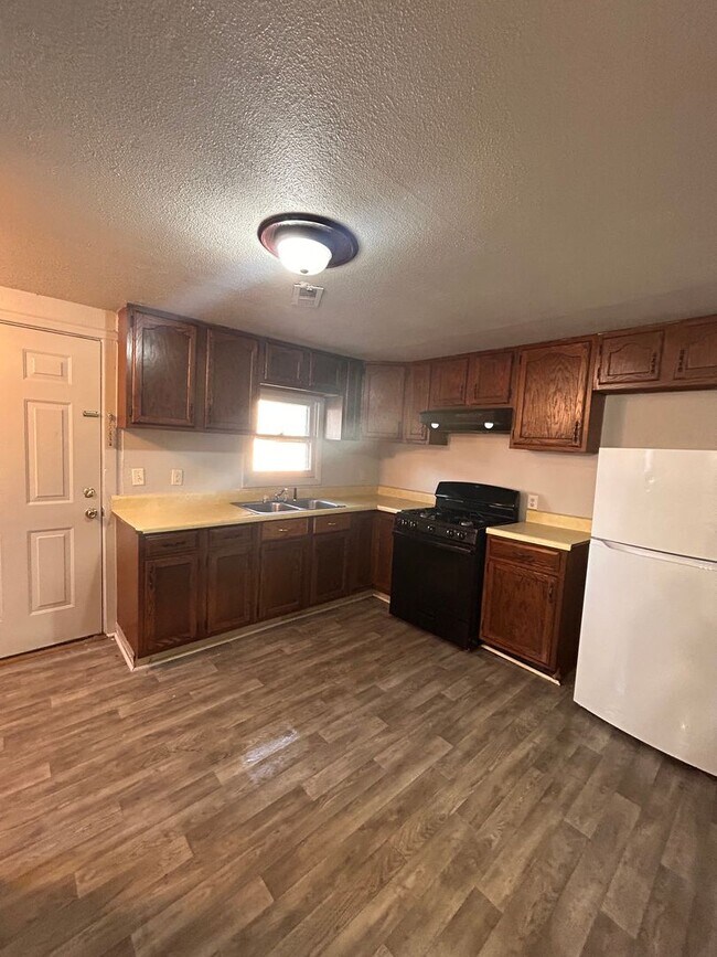 Building Photo - 815 Harmar St