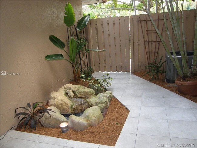 Building Photo - 11043 SW 15th Manor