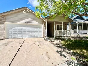 Building Photo - Beautiful Duplex with Attached Garage and Fenced Backyard!
