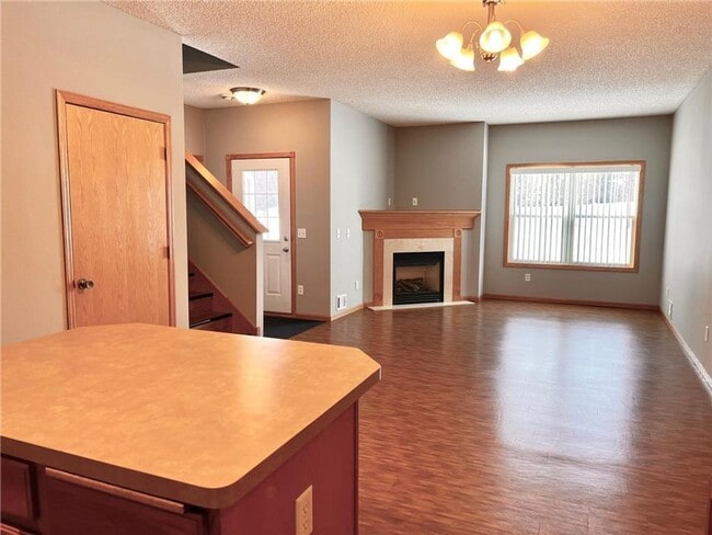 Building Photo - Blaine Townhome