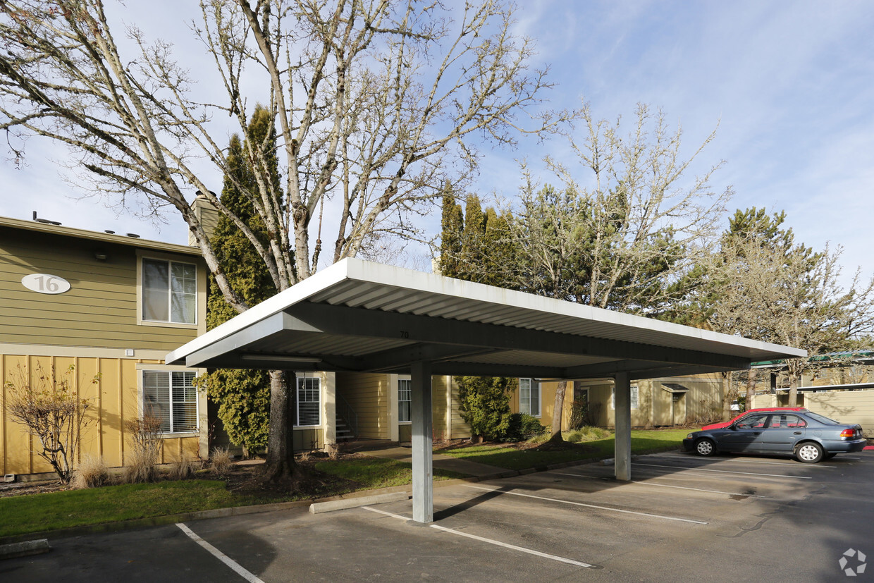 Carports - Commons at Hawthorn Village Apartments