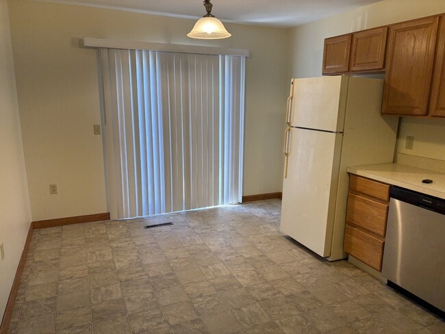 Building Photo - 4165 Pine Ave