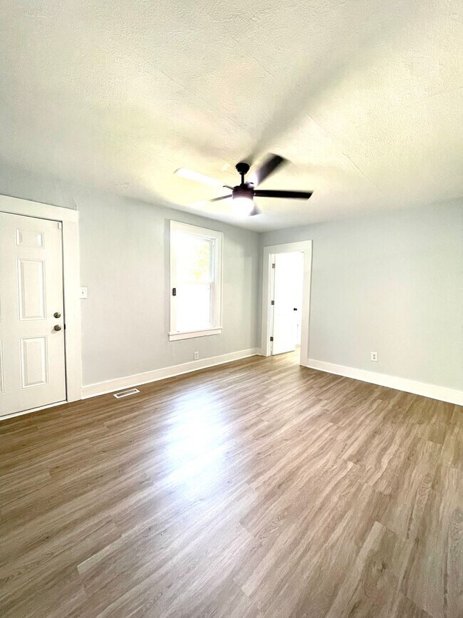 Foto del edificio - 2755 E Surrey Dr