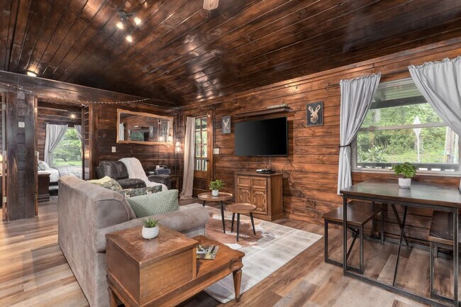 Foto del edificio - 15039 Pleasant Valley Rd